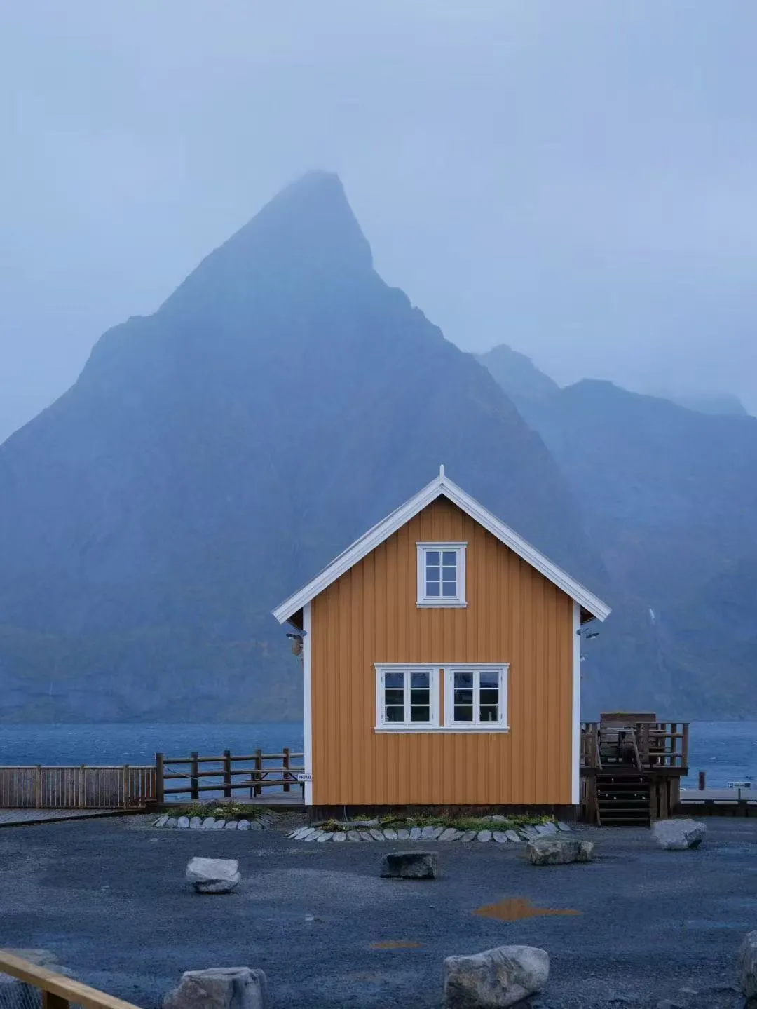 挪威峡湾小木屋